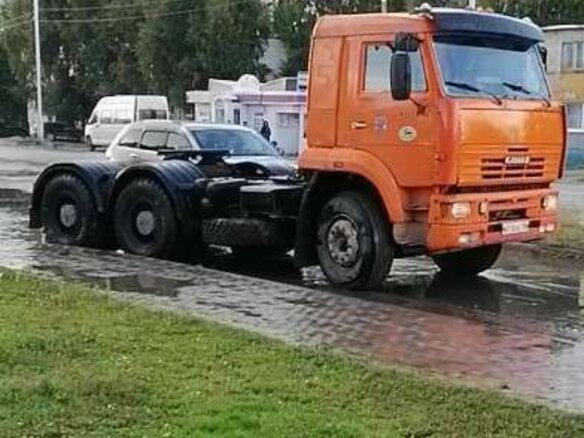 2004 КамАЗ 6460, оранжевый, 1250000 рублей