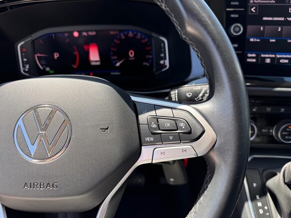 2022 Volkswagen Multivan T6 Рестайлинг, чёрный, 4800000 рублей - вид 8