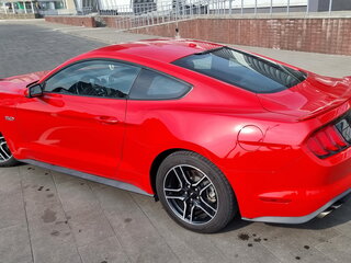 2020 Ford Mustang VI Рестайлинг, красный, 3390000 рублей, вид 3