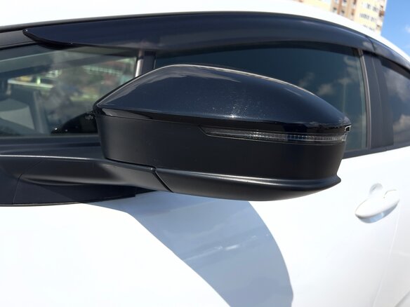 2023 Toyota Prius V (XW60), белый - вид 12