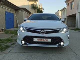 2016 Toyota Camry VII (XV50) Рестайлинг, белый, 1590000 рублей, вид 3