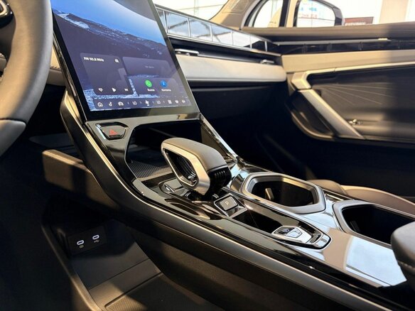 2026 Geely Atlas II, белый, 3909990 рублей - вид 5