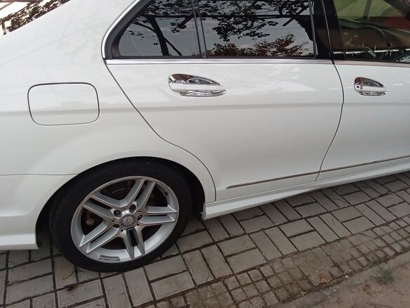 2012 Mercedes-Benz C-Класс 200 III (W204) Рестайлинг, белый, 1987000 рублей - вид 1