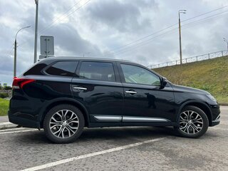 2018 Mitsubishi Outlander III Рестайлинг 2, чёрный, 1850000 рублей, вид 5