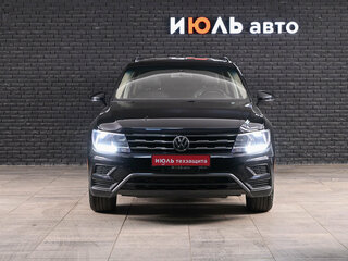 2019 Volkswagen Tiguan Allspace II, чёрный, 2630000 рублей, вид 2