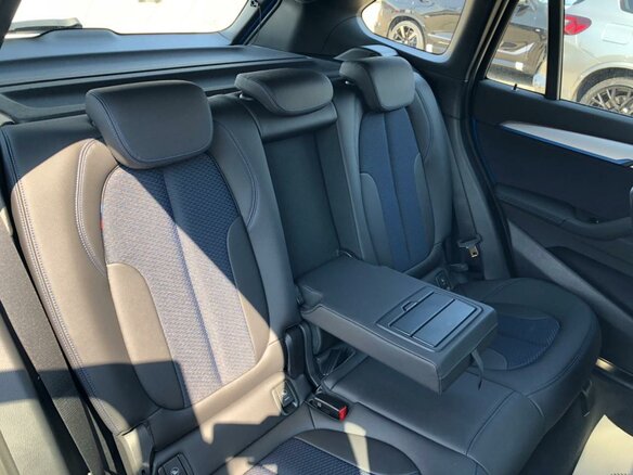 2021 BMW X1 20i xDrive II (F48) Рестайлинг, синий - вид 9