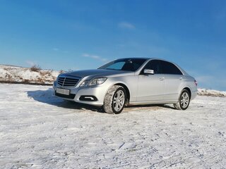 2009 Mercedes-Benz E-Класс 300 IV (W212, S212, C207), серебристый, 1420000 рублей, вид 3