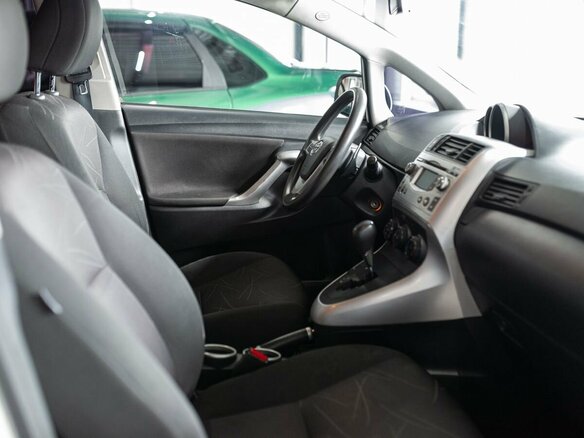 2011 Toyota Verso I, белый, 1359000 рублей - вид 8