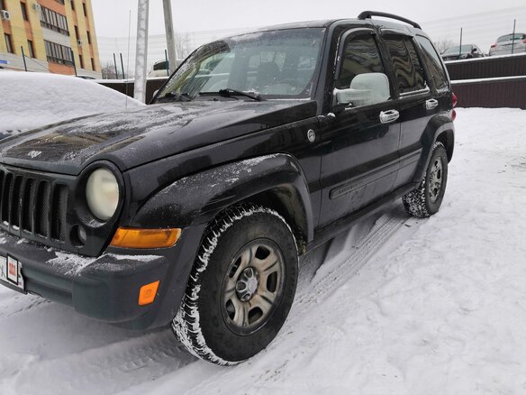 2005 Jeep Liberty (North America) I, чёрный - вид 2