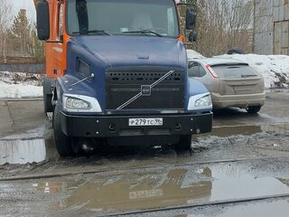 2002 Volvo VNM, оранжевый, 1050000 рублей, вид 2