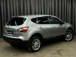 2011 Nissan Qashqai I Рестайлинг, серебристый, 859777 рублей, вид 4