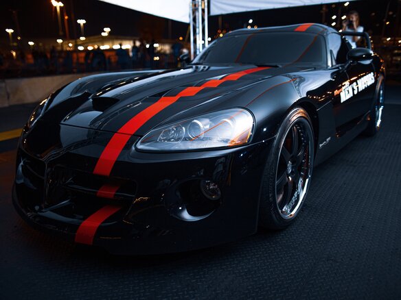 2010 Dodge Viper SRT-10 IV, чёрный - вид 2