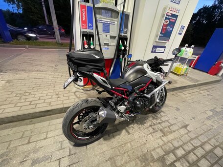 2022 Kawasaki Z 900, серебристый, 975000 рублей, вид 3