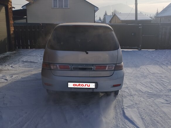 2001 Toyota Gaia, серый, 680000 рублей - вид 3