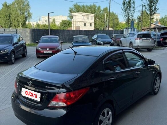 2013 Hyundai Solaris I, чёрный, 690000 рублей - вид 3