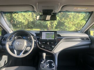 2021 Toyota Camry VIII (XV70) Рестайлинг, белый, 4450000 рублей, вид 5