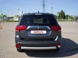2017 Mitsubishi Outlander III Рестайлинг 2, серый, 3150000 рублей, вид 3