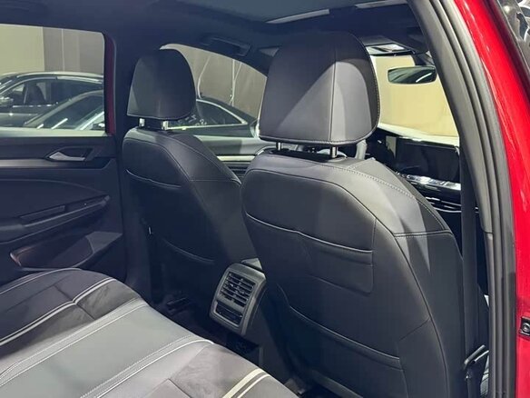 2023 Volkswagen Golf VIII, красный, 1740000 рублей - вид 15