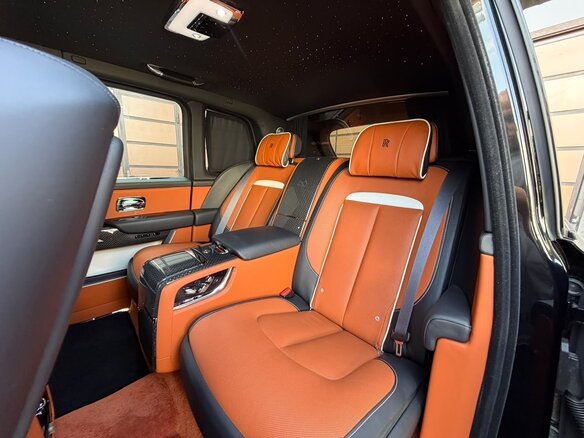 2024 Rolls-Royce Cullinan Black Badge I Рестайлинг (Series II), чёрный, 52700000 рублей - вид 12