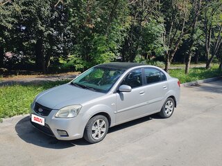 2011 Kia Rio II Рестайлинг, серебристый, 450000 рублей, вид 1