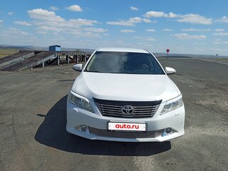 2012 Toyota Camry VII (XV50), белый, 1700000 рублей, вид 1