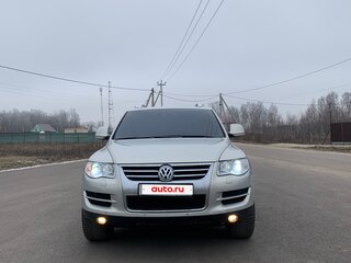 2008 Volkswagen Touareg I Рестайлинг, серебристый, 1400000 рублей, вид 5