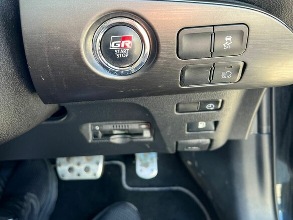 2019 Toyota Prius PHV ZVW52 IV (XW50), чёрный, 2400000 рублей - вид 18