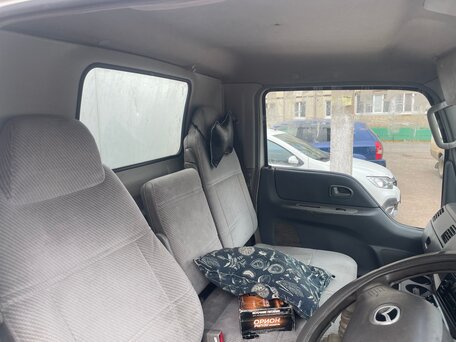 2001 Mazda Titan, белый, 1000000 рублей, вид 4