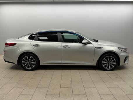 2019 Kia Optima IV Рестайлинг, серебристый, 1870000 рублей, вид 5