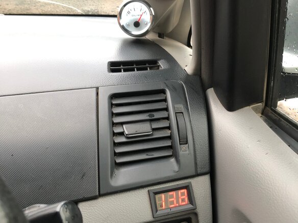 2002 Toyota Voxy I (R60), серебристый, 807000 рублей - вид 12