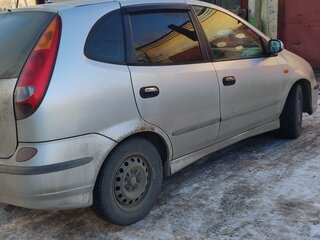 2001 Nissan Almera Tino I, серебристый, 300000 рублей, вид 2