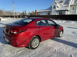 2017 Kia Rio IV, красный, 1550000 рублей, вид 3