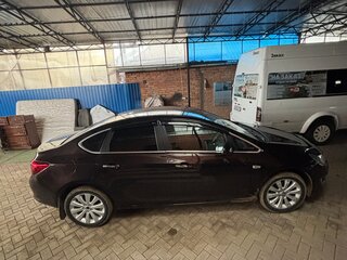 2013 Opel Astra J Рестайлинг, коричневый, 850000 рублей, вид 2
