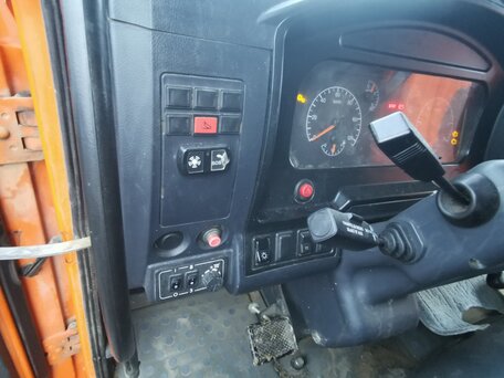 2019 КамАЗ 6520, красный, 2820000 рублей, вид 3