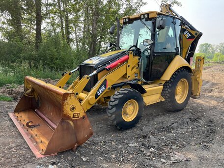 2008 Caterpillar 428, жёлтый, 7600000 рублей, вид 1