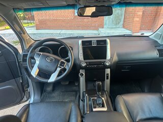 2011 Toyota Land Cruiser Prado 150 Series, серебристый, 3000000 рублей, вид 3