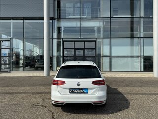 2018 Volkswagen Passat B8, белый, 1630000 рублей, вид 4
