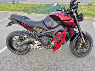 2017 Yamaha MT-09 (FZ-09), красный, 940000 рублей, вид 2