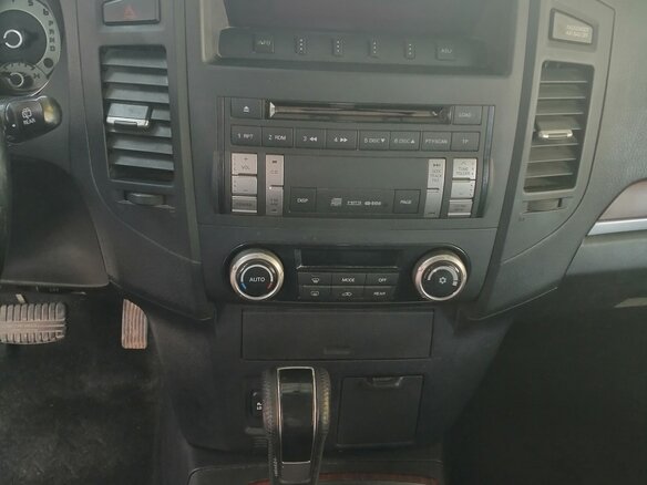 2007 Mitsubishi Pajero IV, серебристый - вид 12