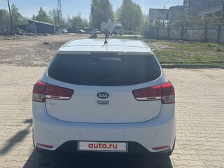 2016 Kia Rio III Рестайлинг, белый, 1150000 рублей, вид 4
