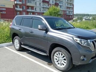 2015 Toyota Land Cruiser Prado 150 Series Рестайлинг 1, серый, 3800000 рублей, вид 3