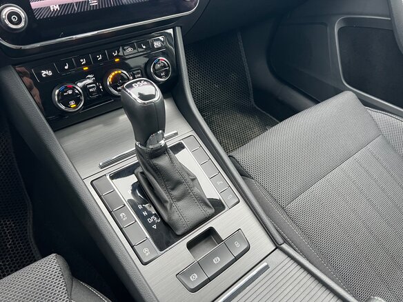 2019 Skoda Superb III Рестайлинг, серый, 2500000 рублей - вид 8