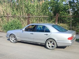1995 Mercedes-Benz E-Класс 200 II (W210, S210), серебристый, 255000 рублей, вид 4
