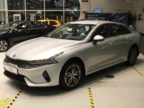 2020 Kia K5 III, серебристый
