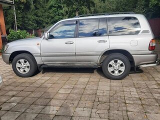 2005 Toyota Land Cruiser 100 Series Рестайлинг 2, серебристый, 2000000 рублей, вид 2