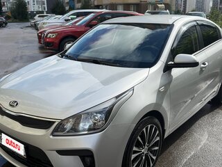 2020 Kia Rio IV Рестайлинг, серебристый, 1650000 рублей, вид 4