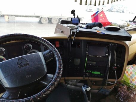 2012 Sinotruk Howo 6X4, чёрный, 3000000 рублей, вид 4