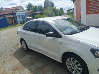 2014 Volkswagen Polo V, белый, 700000 рублей, вид 2