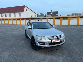 2008 Volkswagen Touareg I Рестайлинг, серебристый, 1000000 рублей, вид 4