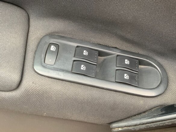 2006 Renault Megane II Рестайлинг, чёрный, 670000 рублей - вид 38